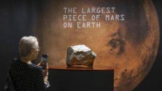 Нигер разследва как е изнесен от страната продадения на търг огромен метеорит от Марс